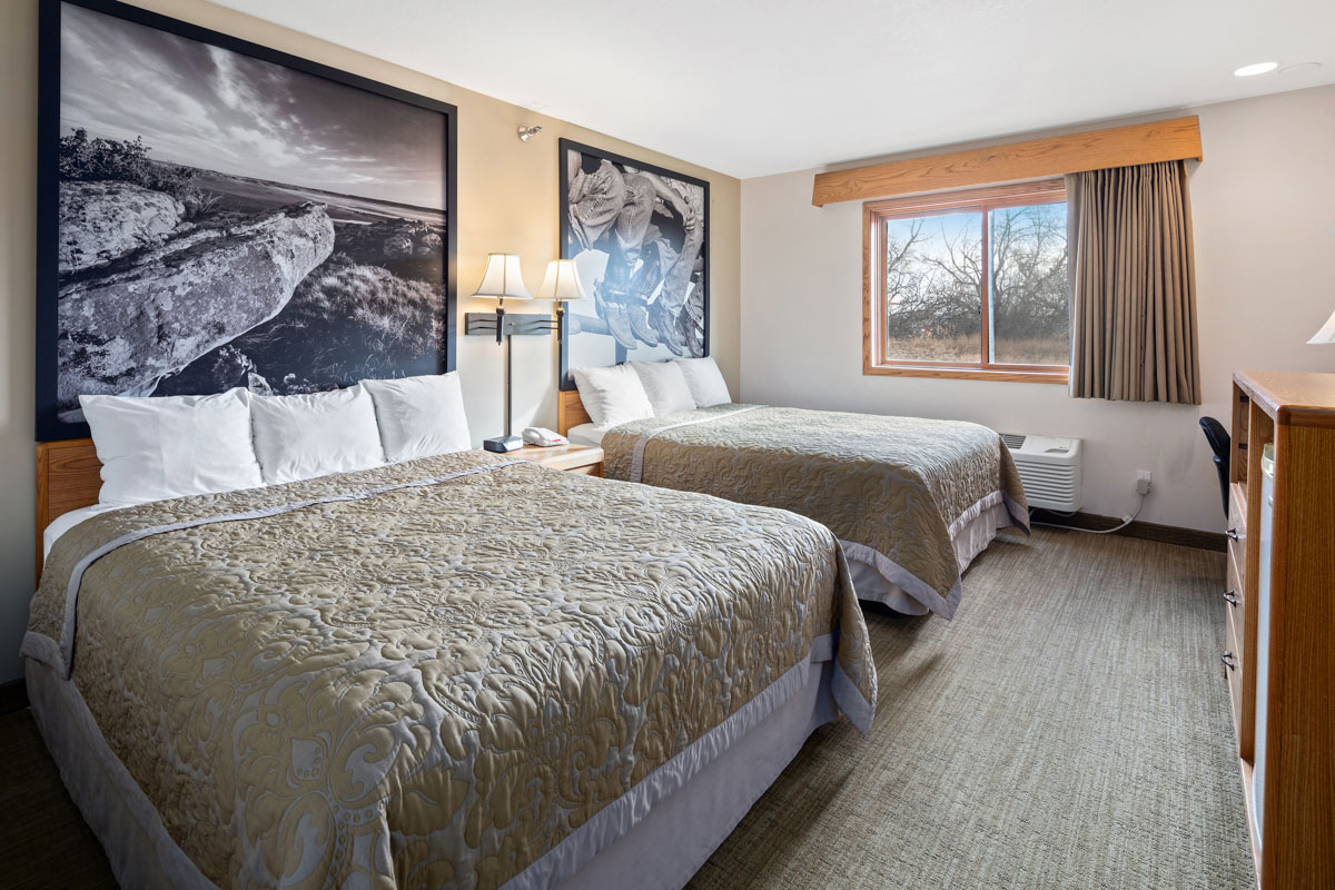 budget friendly hotel room hardin mt